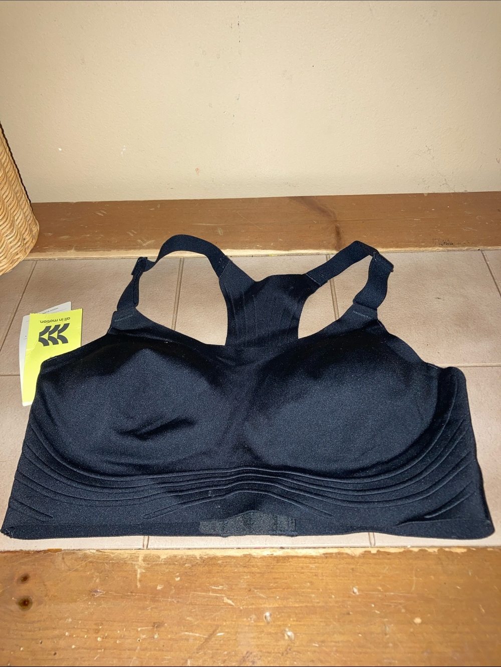 Black Racerback Wireless Sports‎ Bra XS NWT